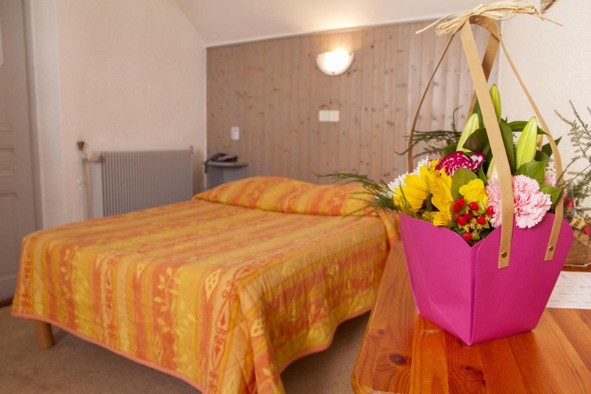 Hotel De La Grotte Aix-les-Bains Rom bilde